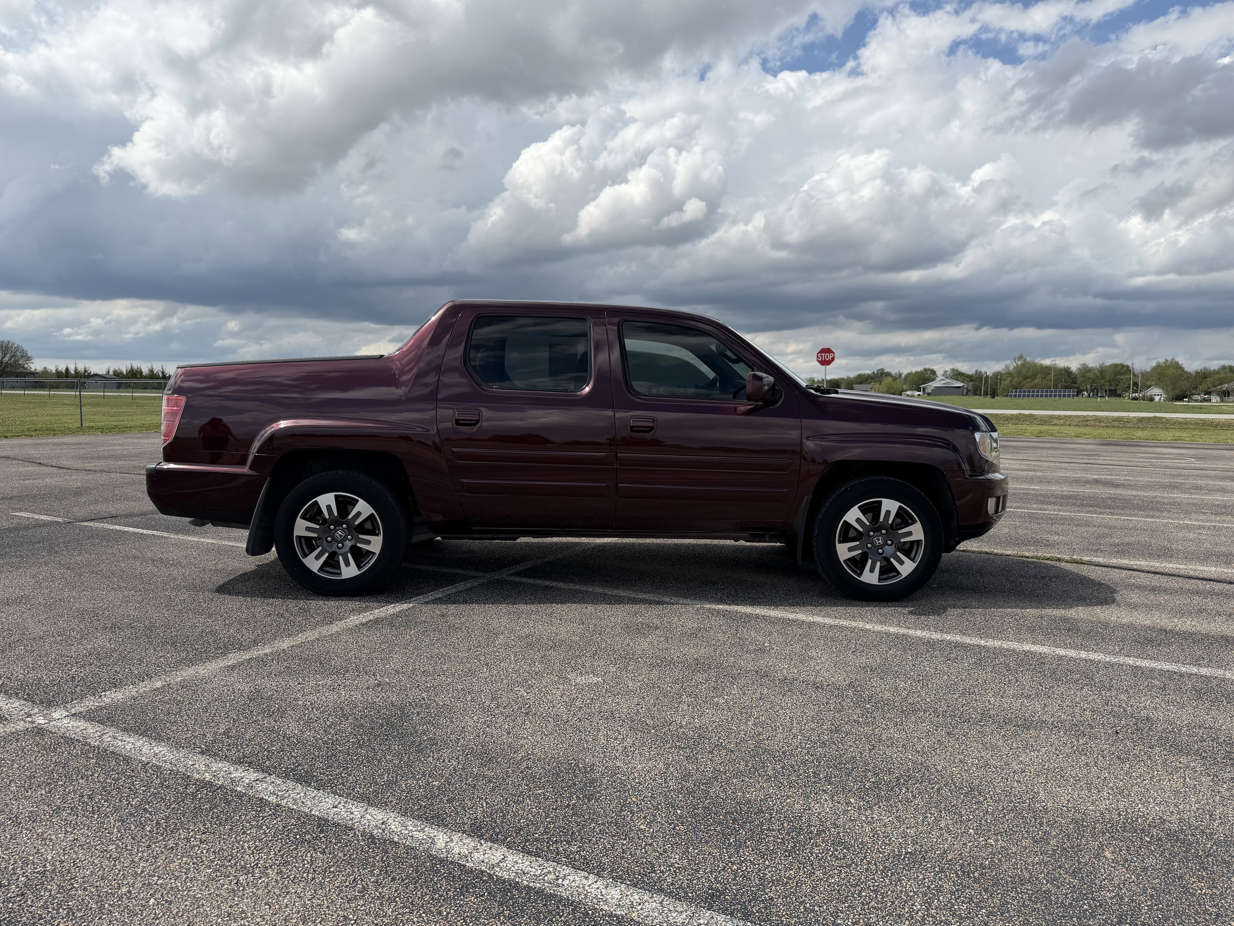 Used 2011 Honda Ridgeline RTL with VIN 5FPYK1F51BB011283 for sale in Hillsboro, KS