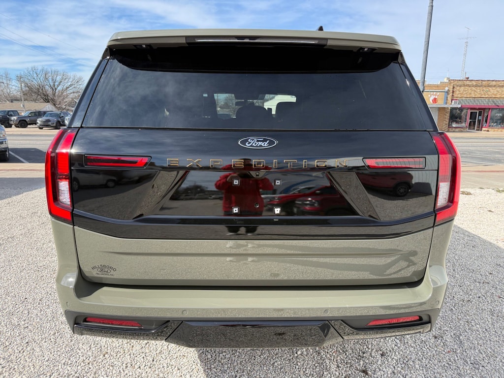 2025 Ford Expedition photo 4