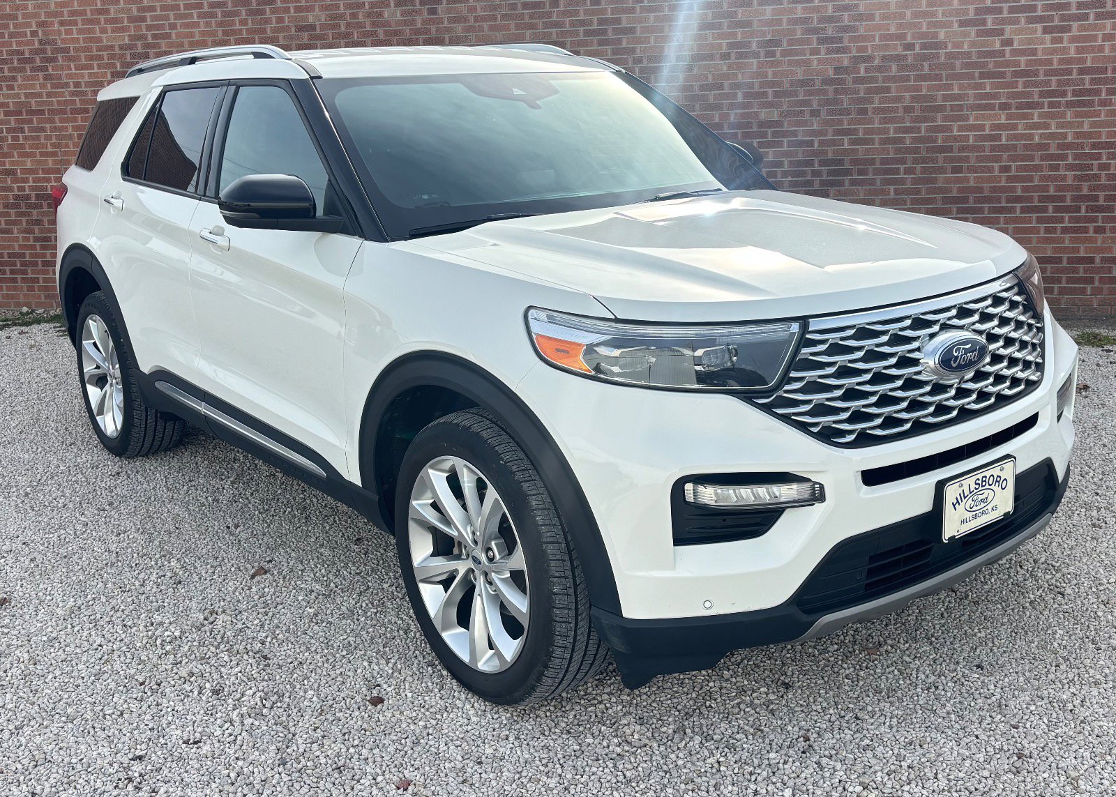 2023 Ford Explorer Platinum's photo