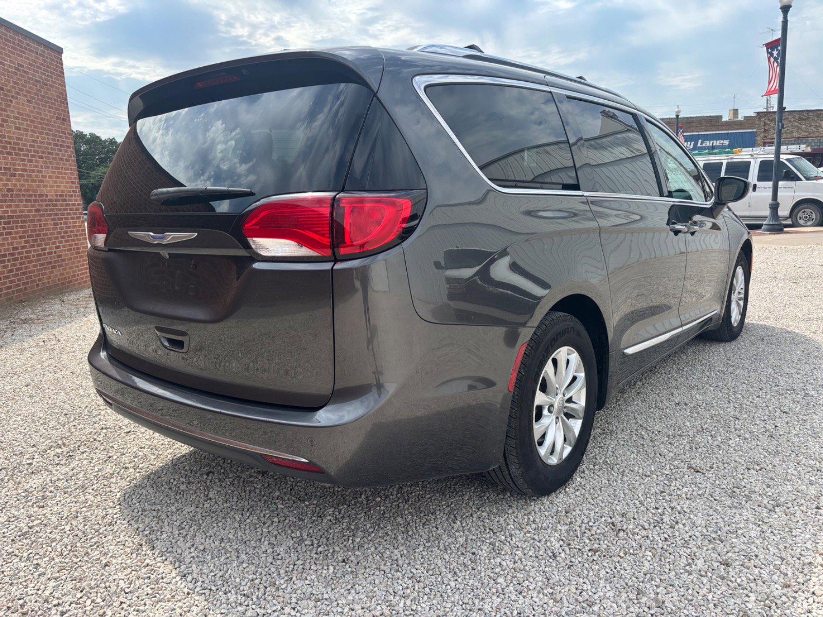 2018 Chrysler Pacifica Touring L photo 3