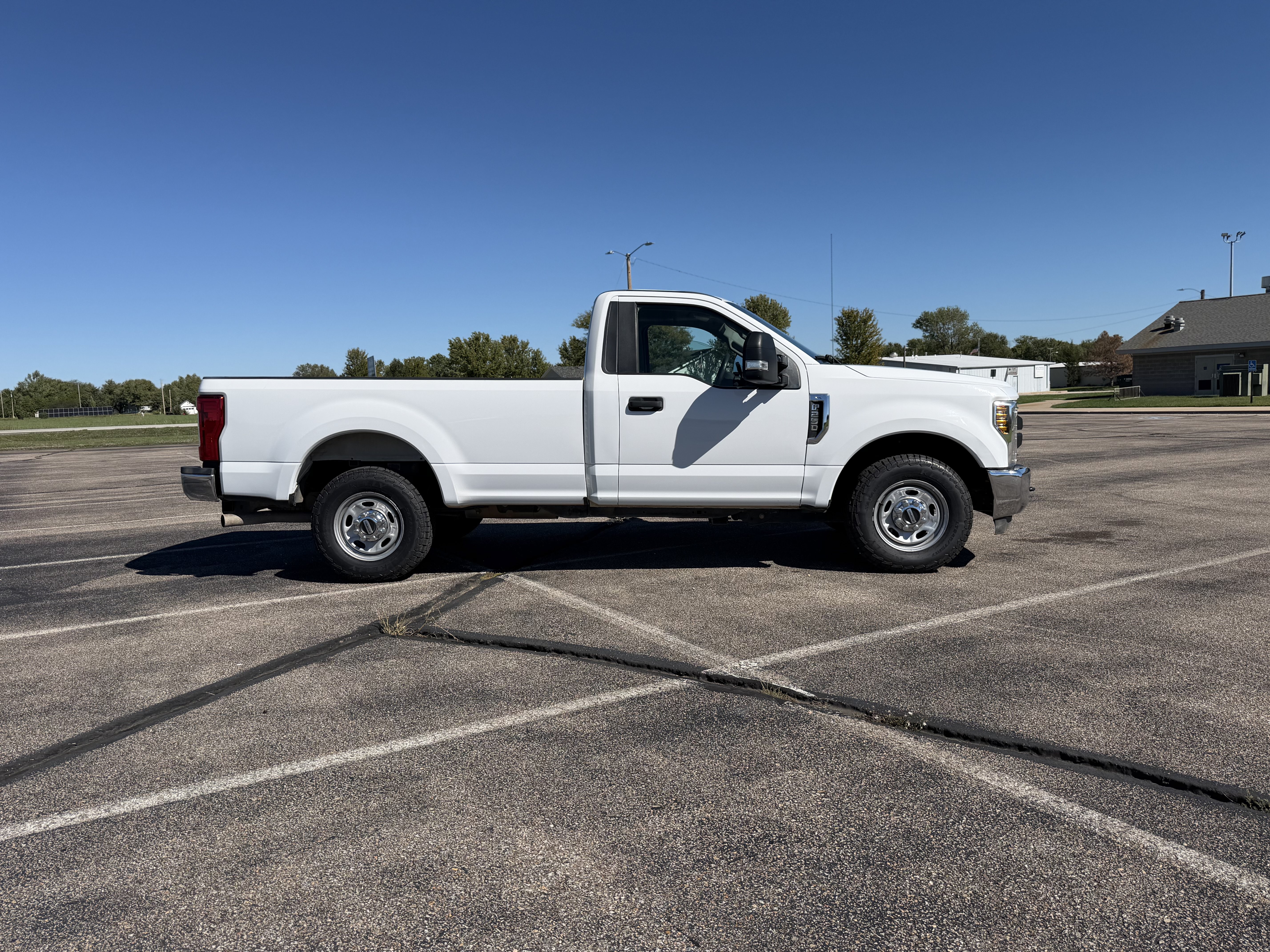 Used 2019 Ford F-250 Super Duty XL with VIN 1FTBF2A67KEE64382 for sale in Hillsboro, KS