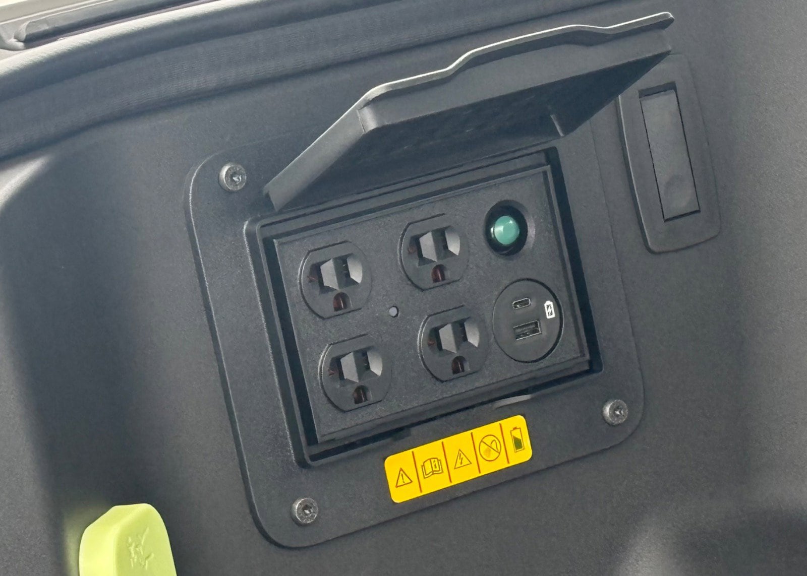 2025 Ford F-150 Lightning Flash - Photo 20