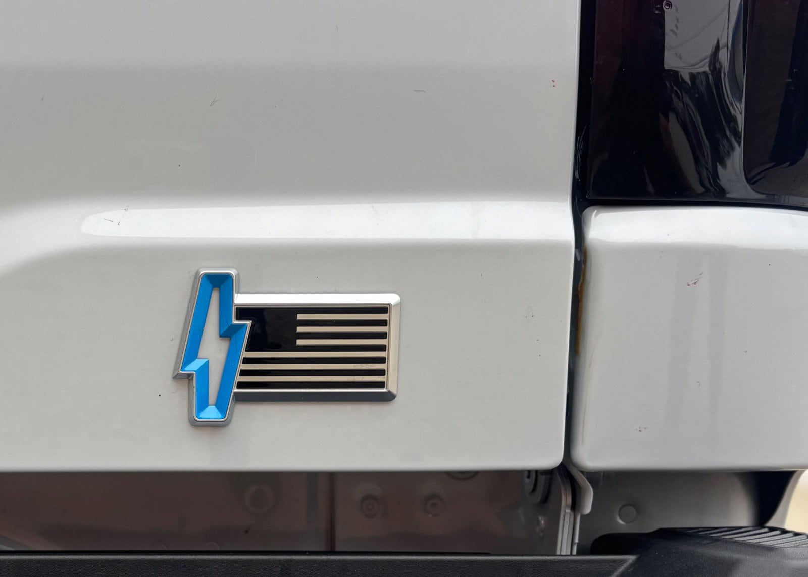 2025 Ford F-150 Lightning Flash - Photo 11