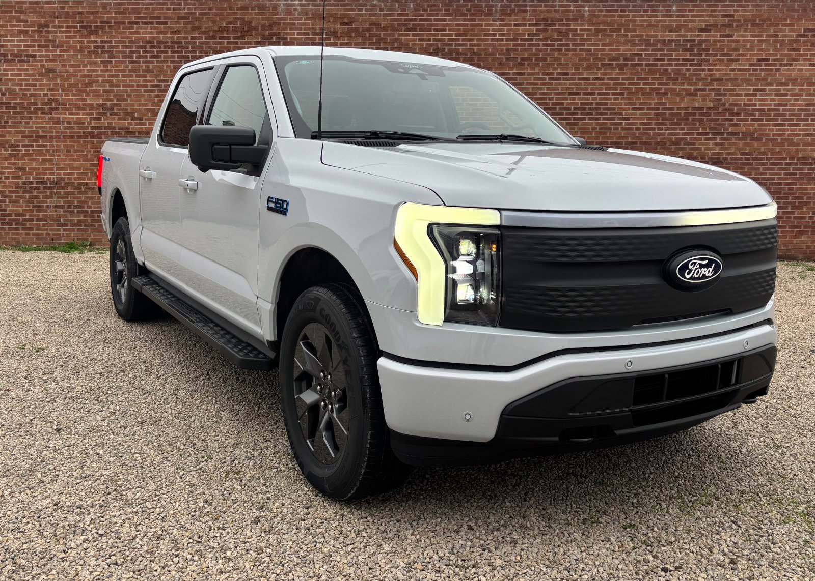 2025 Ford F-150 Lightning Flash's photo