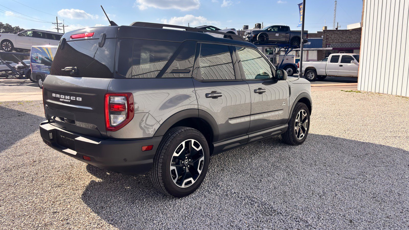 2021 Ford Bronco Sport Outer Banks photo 2