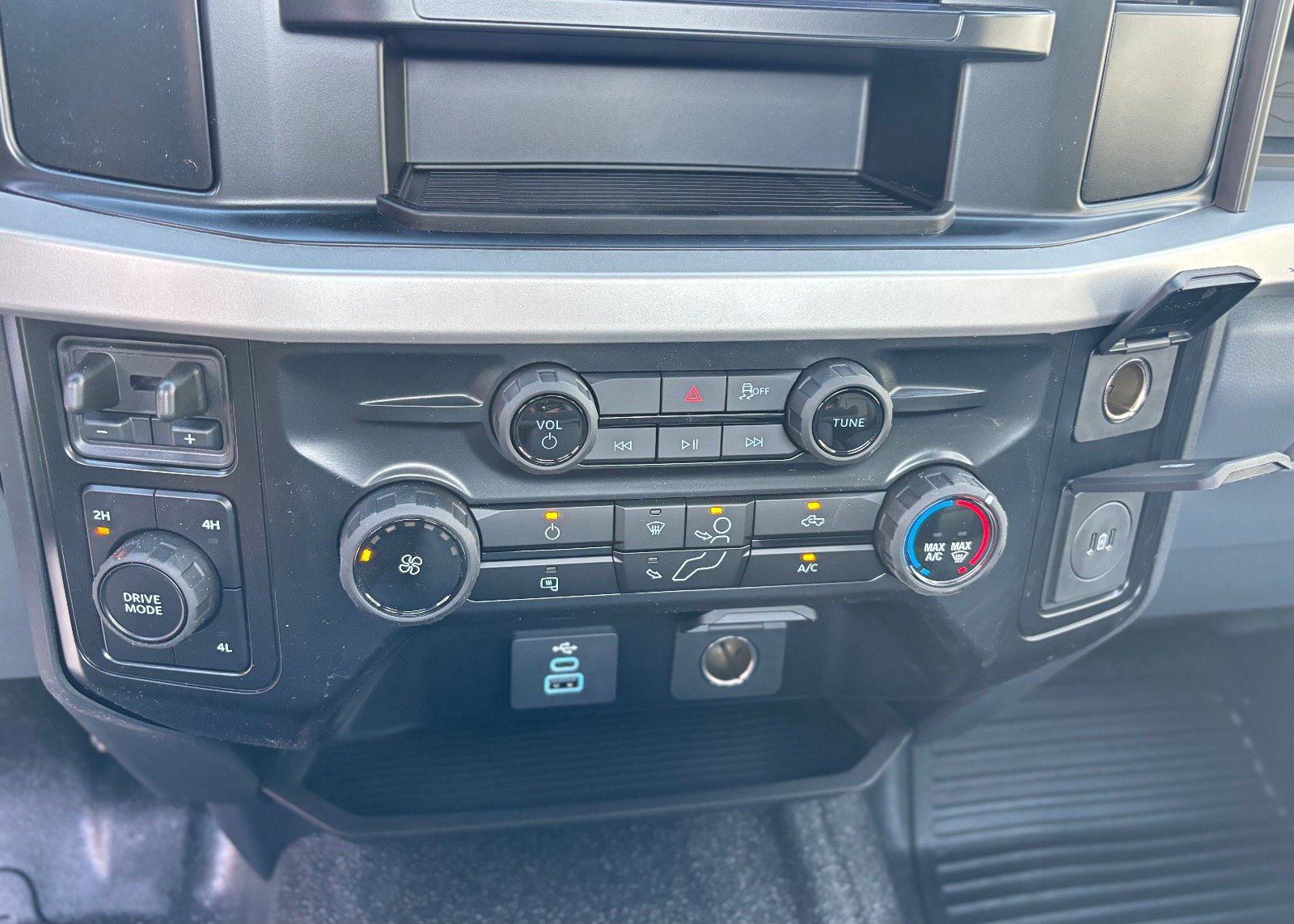 2026 Ford F-350 Super Duty Chassis Cab XL - Photo 35
