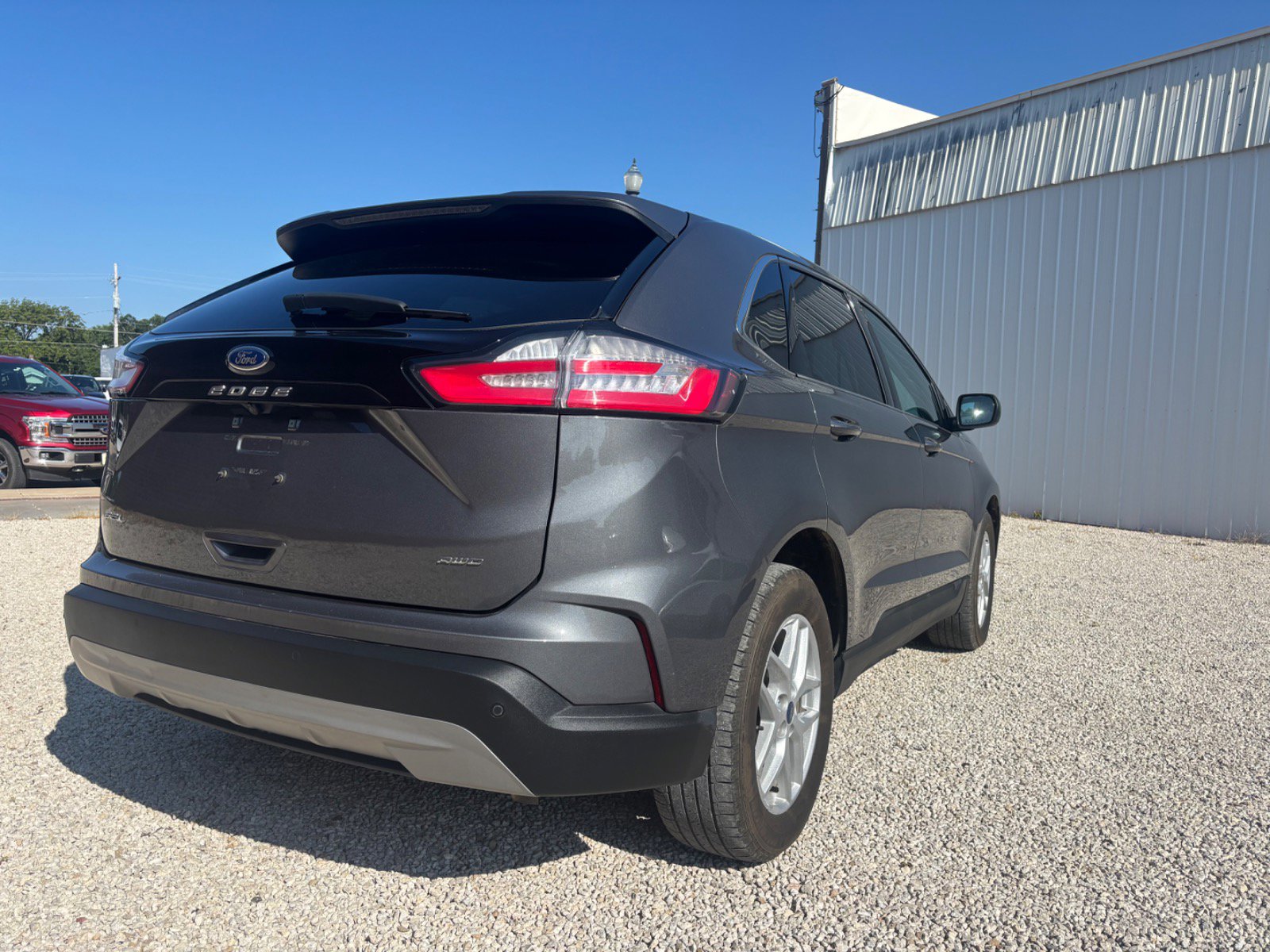 2021 Ford Edge SEL photo 3