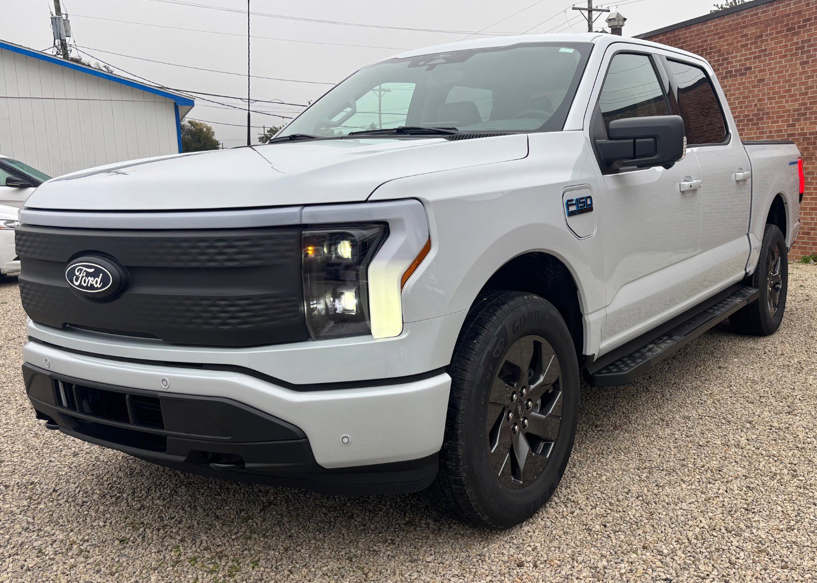 2025 Ford F-150 Lightning Flash - Photo 14