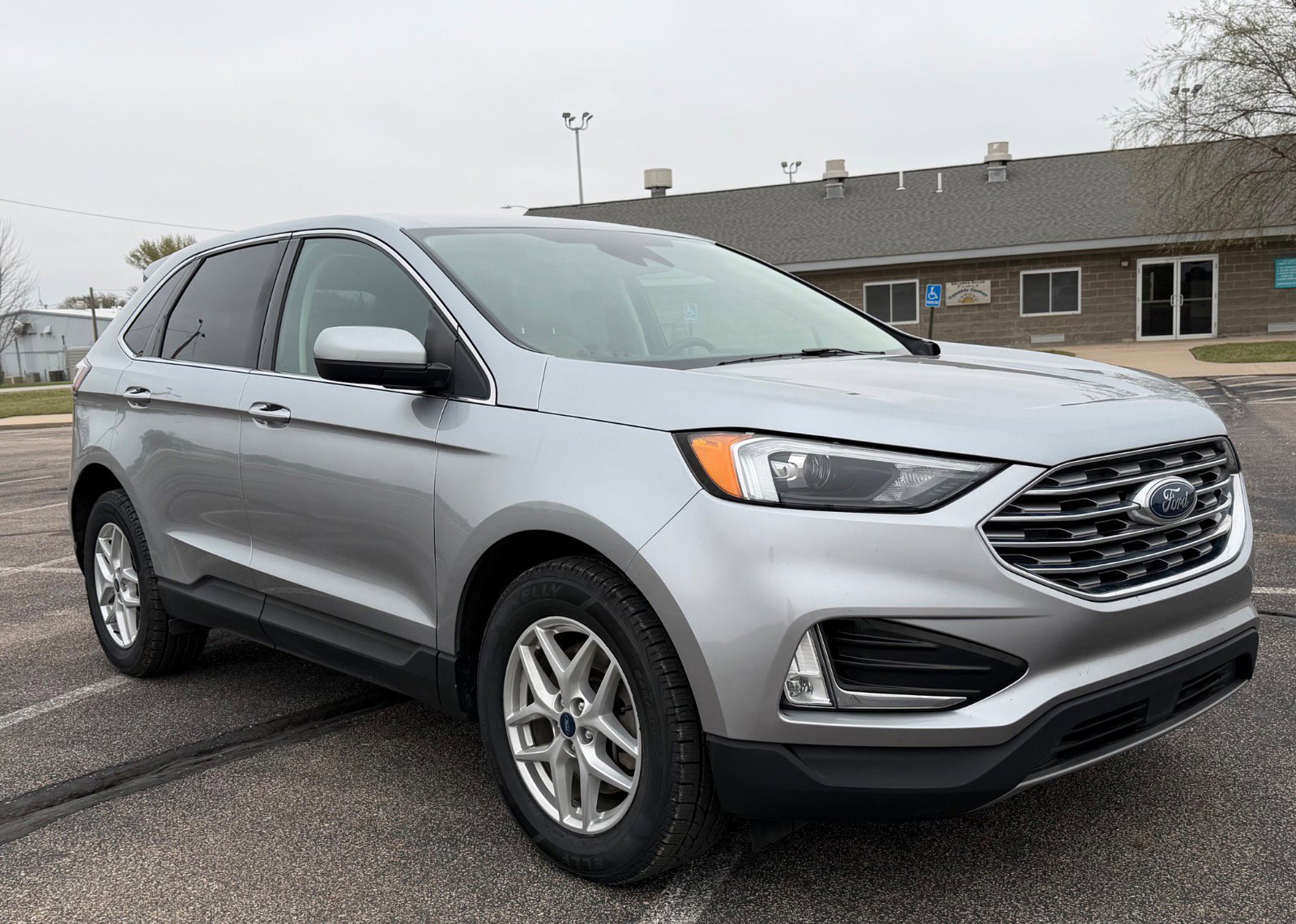 Iconic Silver 2022 Ford Edge SEL AWD SUV / Crossover All-Wheel Drive 8-Speed Automatic