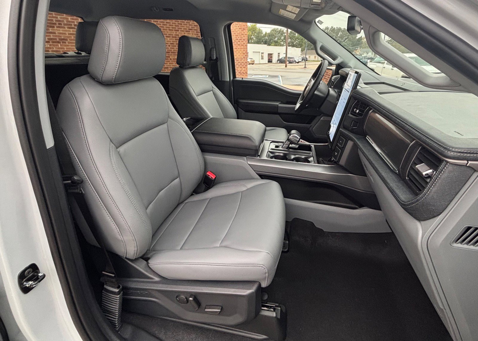 2025 Ford F-150 Lightning Flash - Photo 45