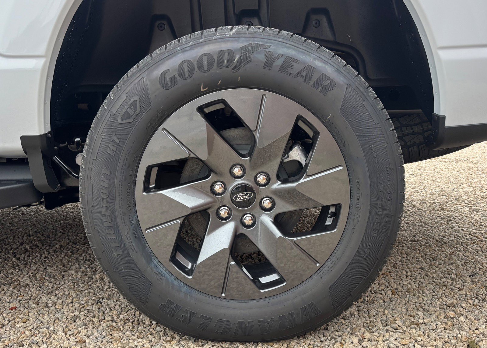 2025 Ford F-150 Lightning Flash - Photo 30