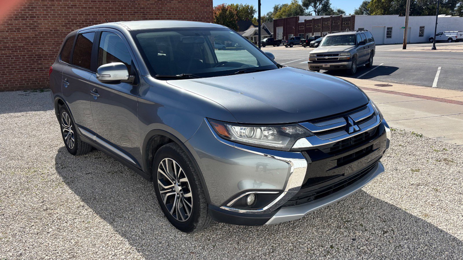 2016 Mitsubishi Outlander SE's photo
