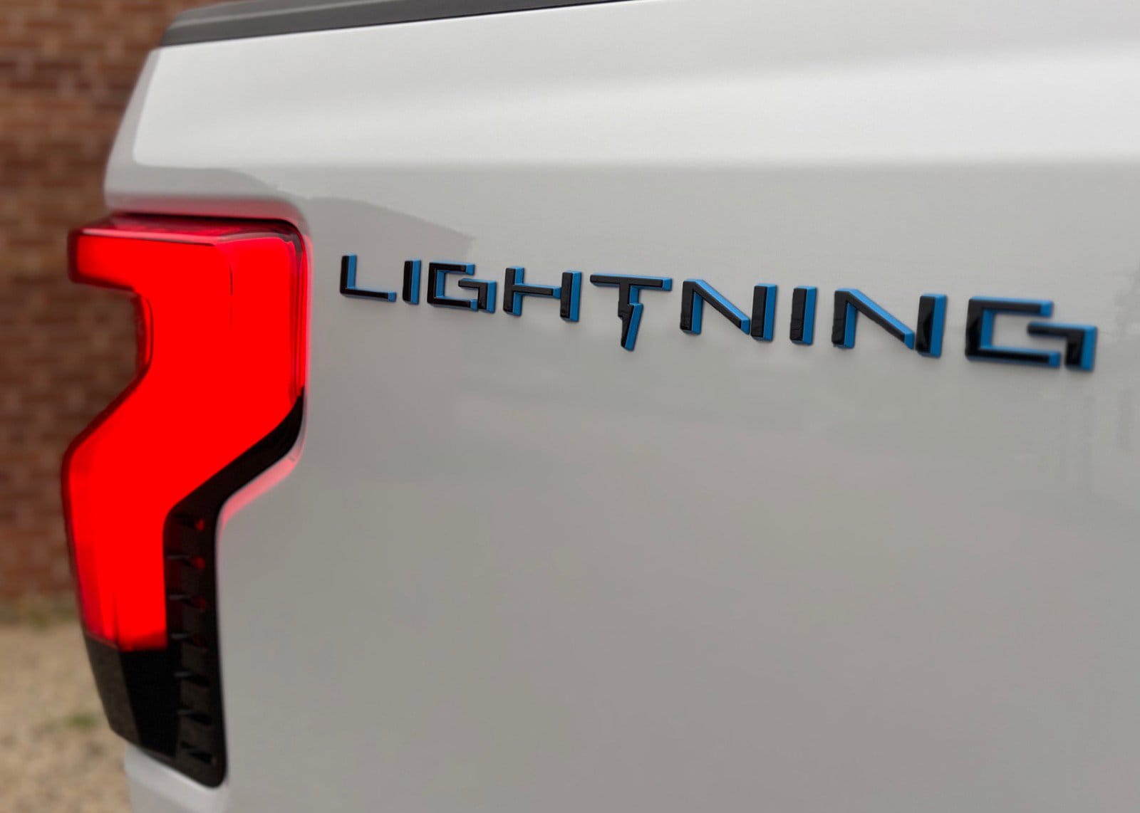 2025 Ford F-150 Lightning Flash - Photo 25