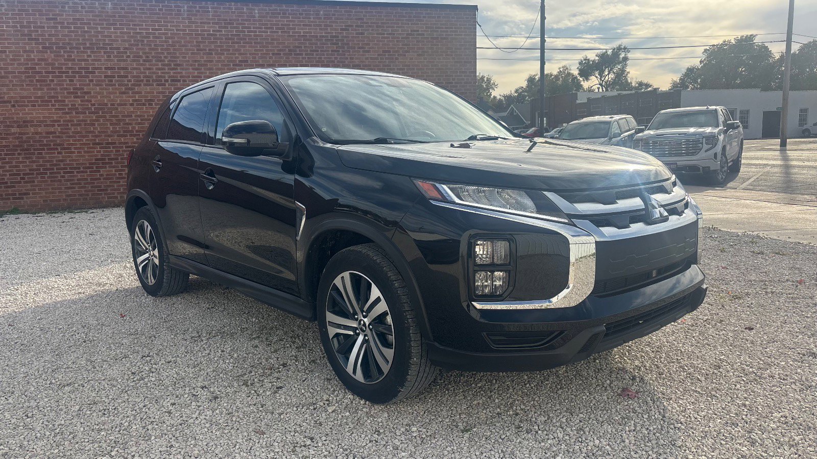 2024 Mitsubishi Outlander Sport SE's photo