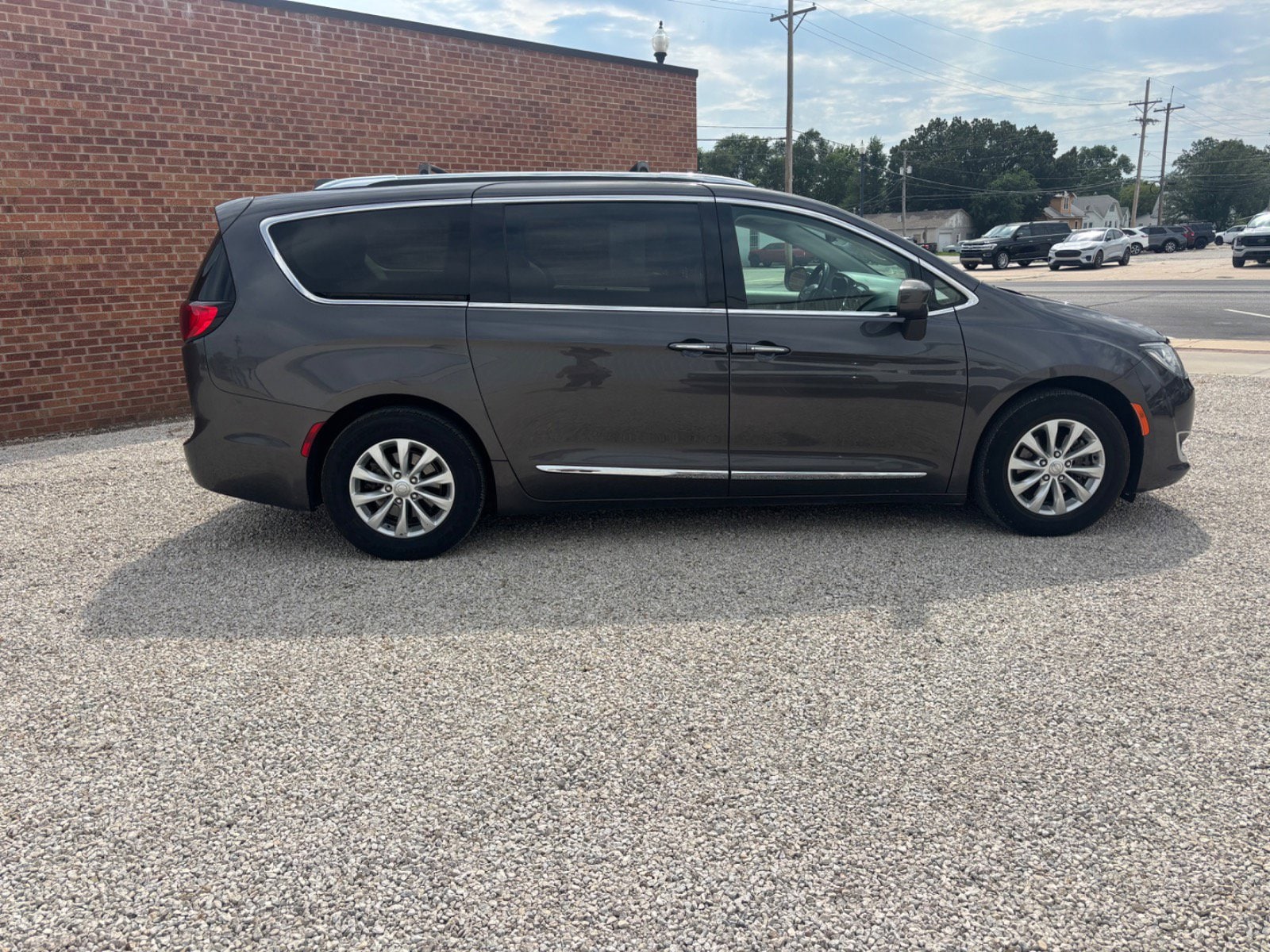 Used 2018 Chrysler Pacifica Touring L with VIN 2C4RC1BG7JR216899 for sale in Hillsboro, KS