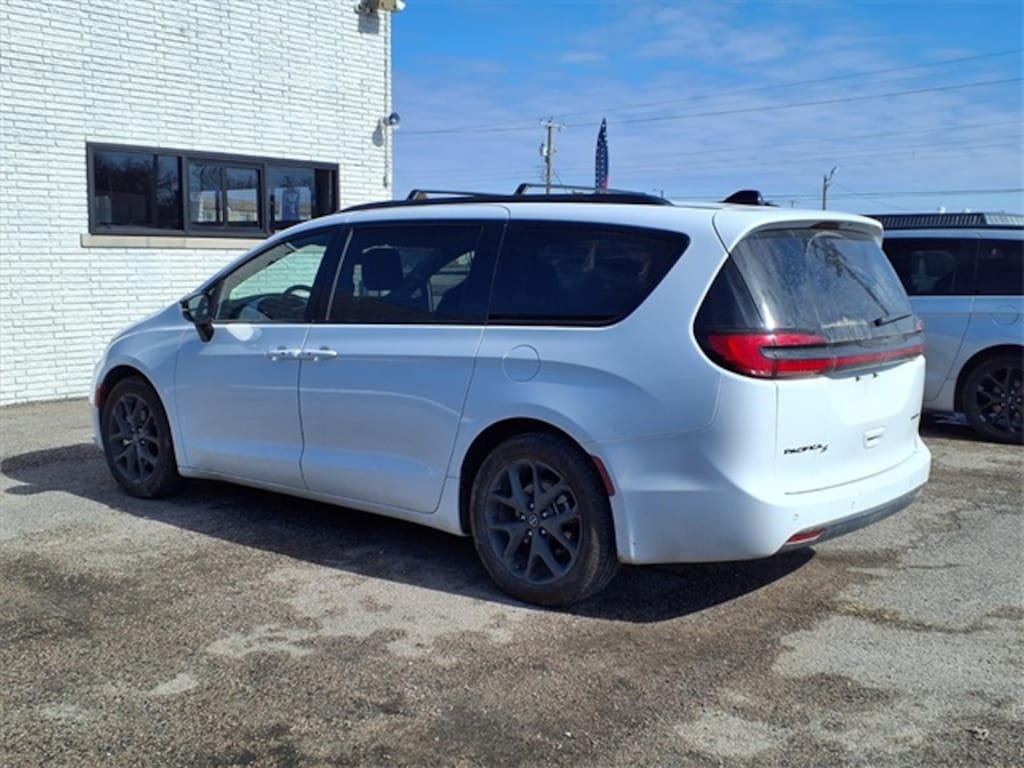 Used 2025 Chrysler Pacifica Limited Van Passenger Van