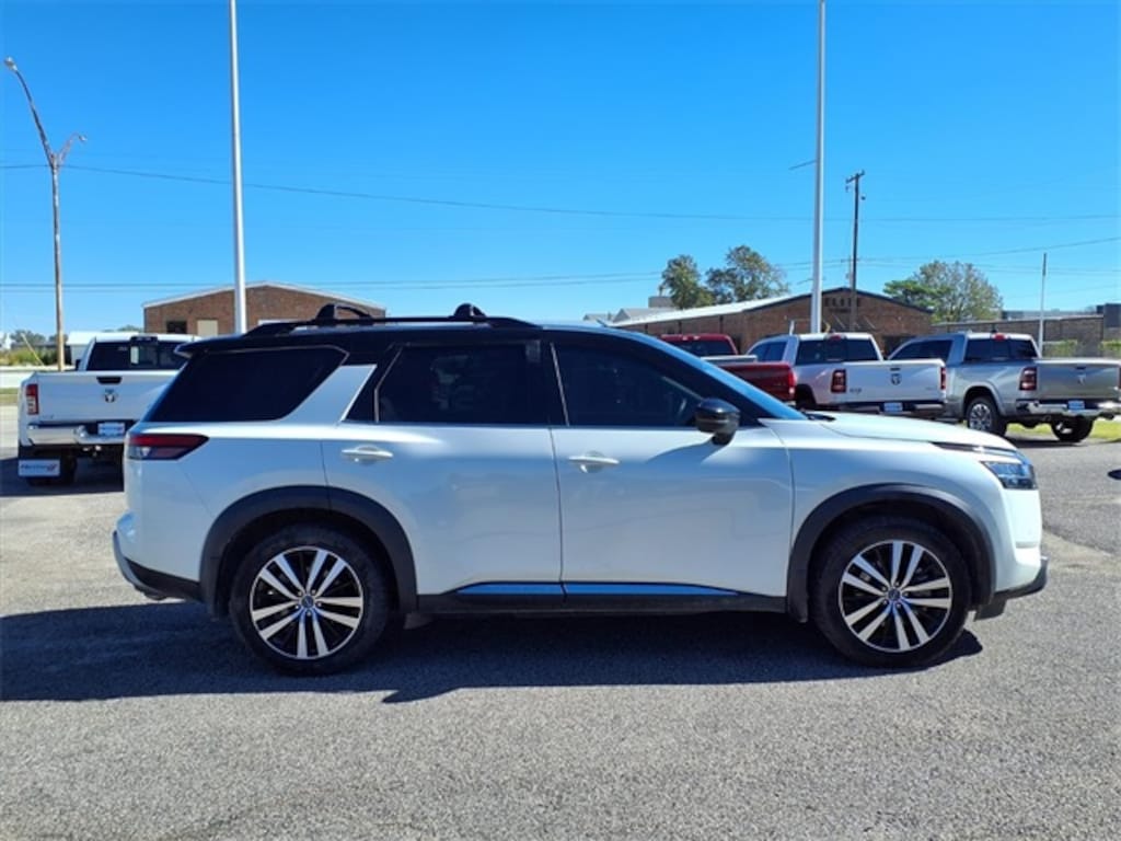 Used 2024 Nissan Pathfinder Platinum SUV