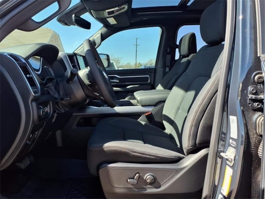 New 2026 Ram 1500 LONE STAR CREW CAB 4X4 5'7 BOX Pickup