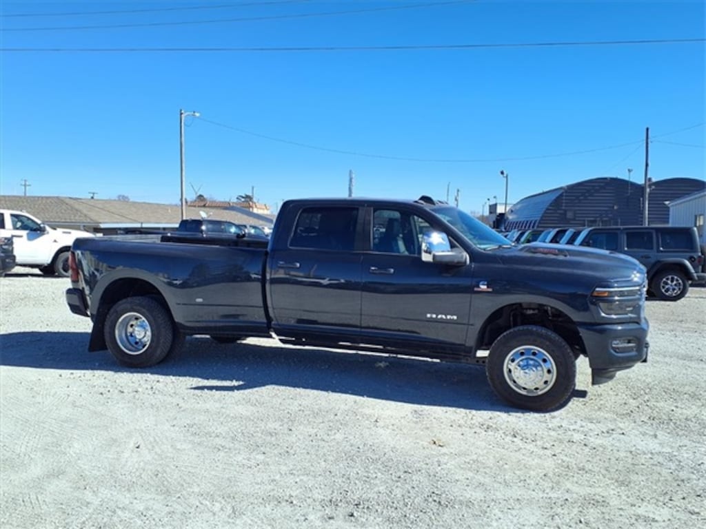 New 2026 Ram 3500 LARAMIE CREW CAB 4X4 8' BOX Pickup