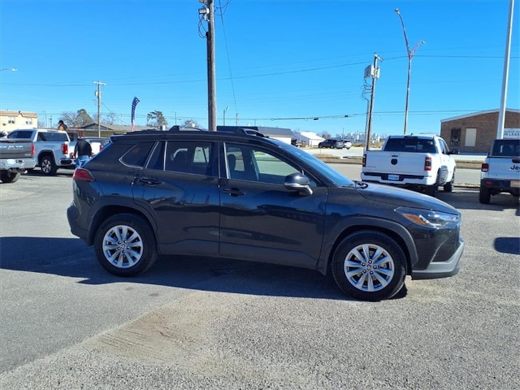 Used 2024 Toyota Corolla Cross LE SUV