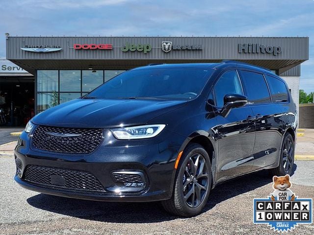 2026 Chrysler Pacifica Limited's photo