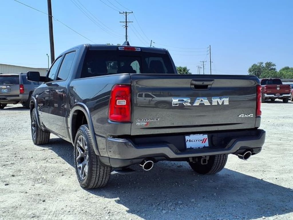 New 2026 Ram 1500 LARAMIE CREW CAB 4X4 5'7 BOX Pickup