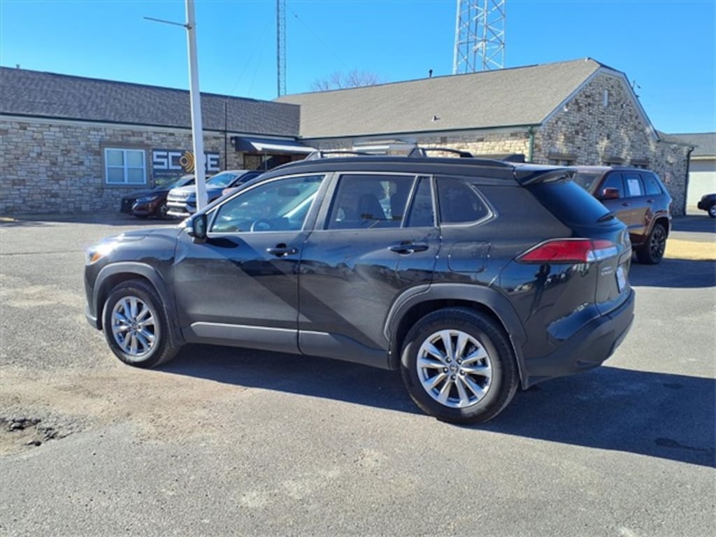Used 2024 Toyota Corolla Cross LE SUV