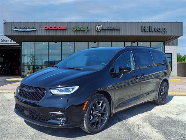 2026 Chrysler Pacifica Limited's photo