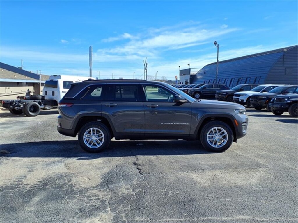 New 2025 Jeep Grand Cherokee LAREDO X 4X4 Sport Utility