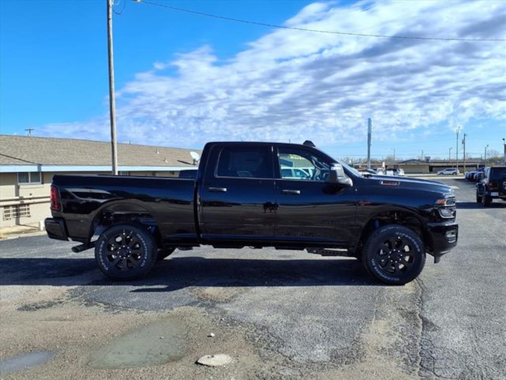 New 2026 Ram 2500 BIG HORN CREW CAB 4X4 6'4 BOX Pickup