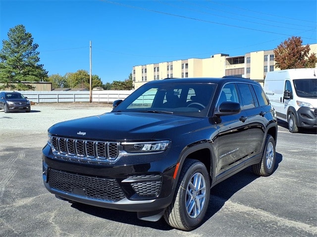 2025 Jeep Grand Cherokee Laredo's photo