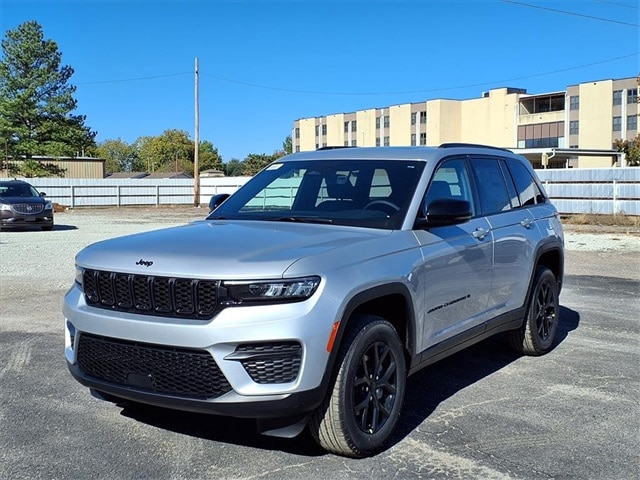 2025 Jeep Grand Cherokee Altitude's photo
