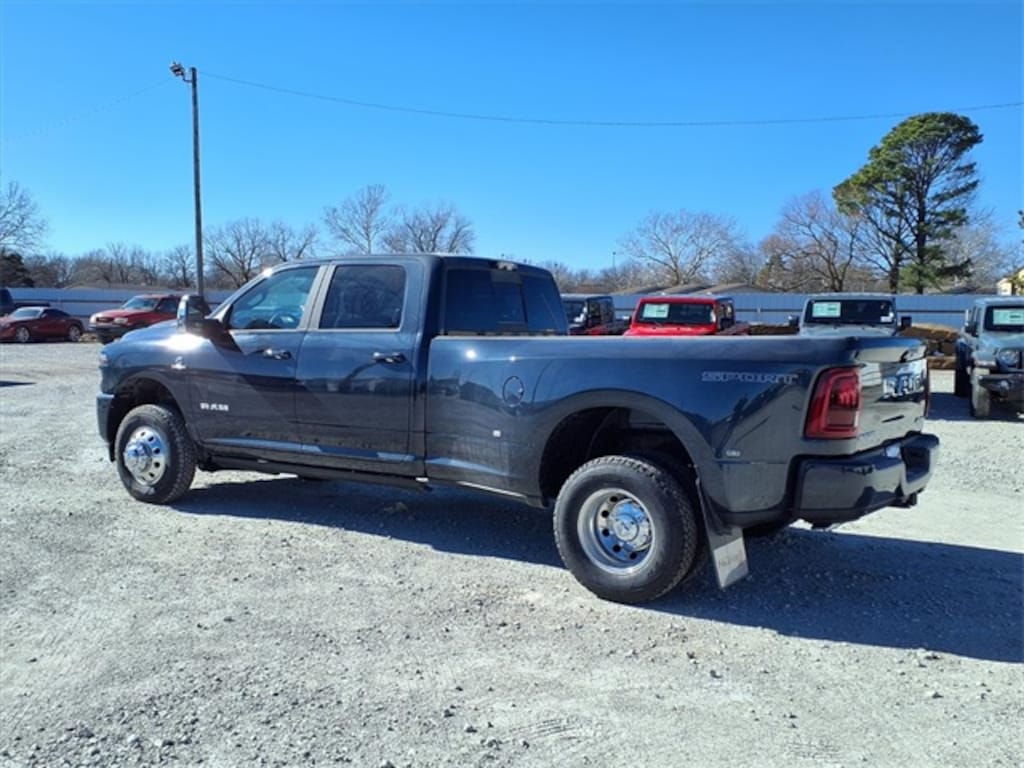New 2026 Ram 3500 LARAMIE CREW CAB 4X4 8' BOX Pickup