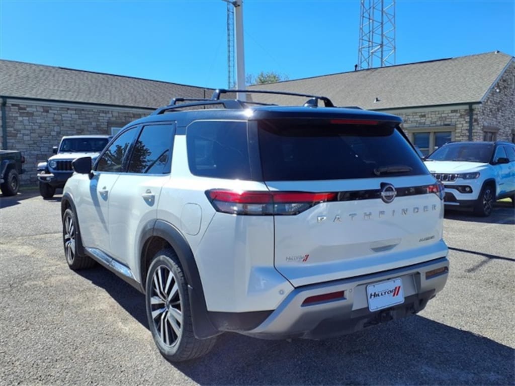 Used 2024 Nissan Pathfinder Platinum SUV