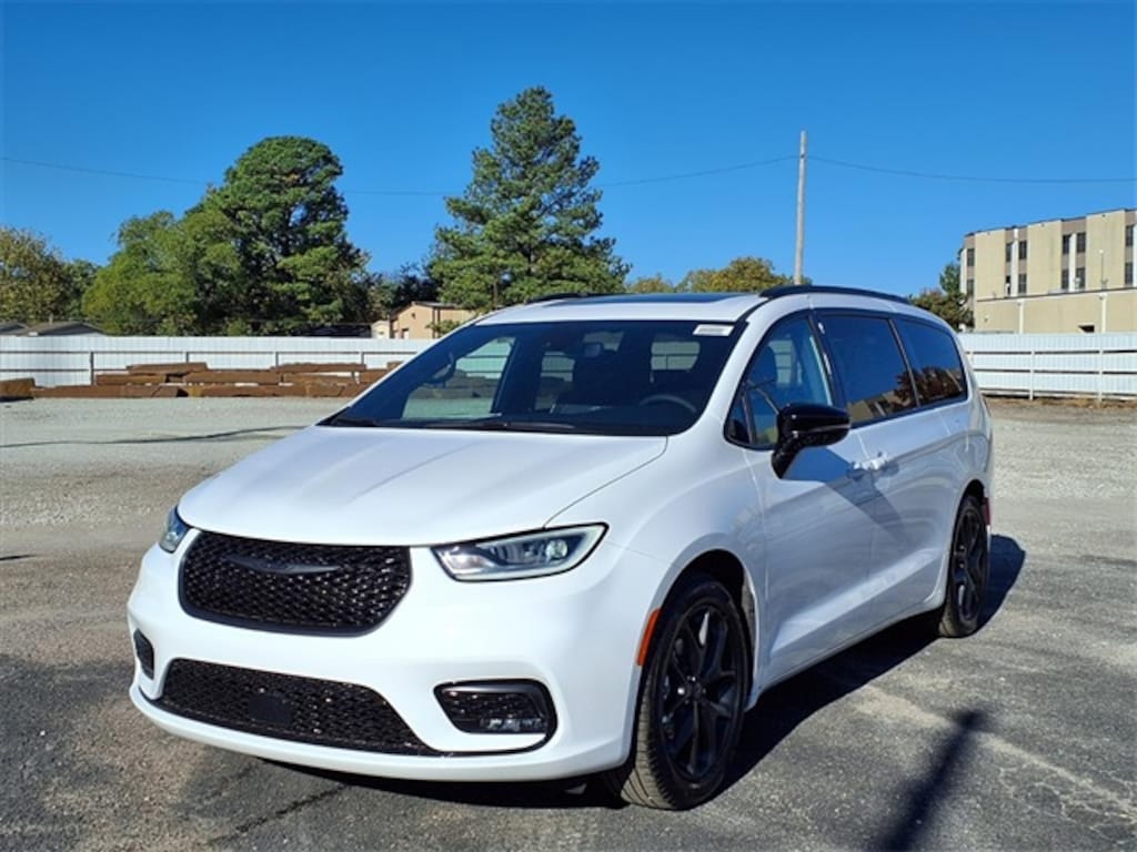 New 2026 Chrysler Pacifica LIMITED Passenger Van