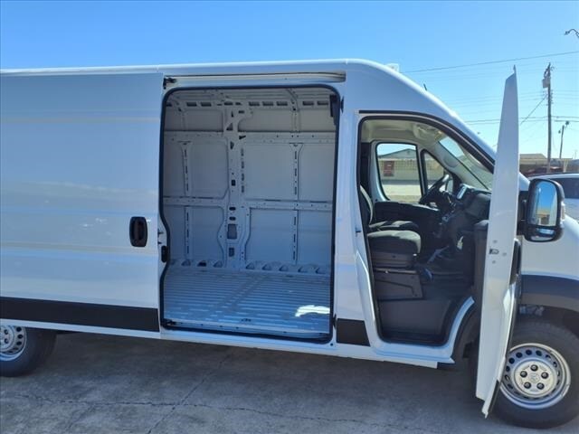 2025 Ram ProMaster 2500 photo 3