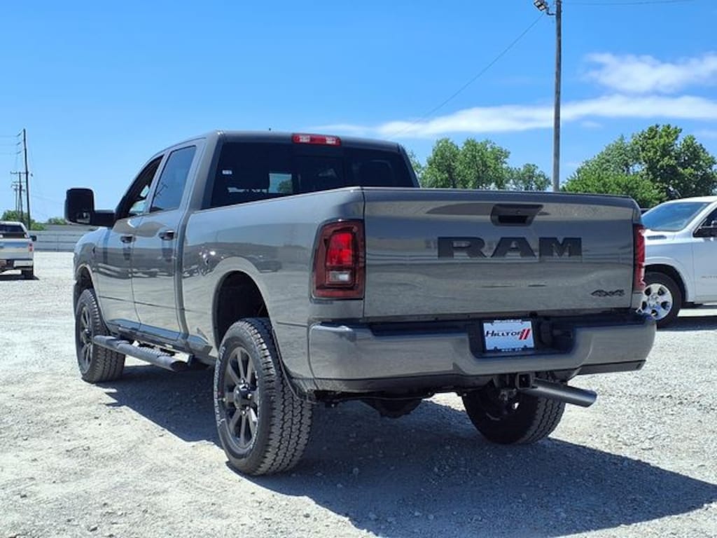 New 2026 Ram 2500 BLACK EXPRESS CREW CAB 4X4 6'4 BOX Pickup