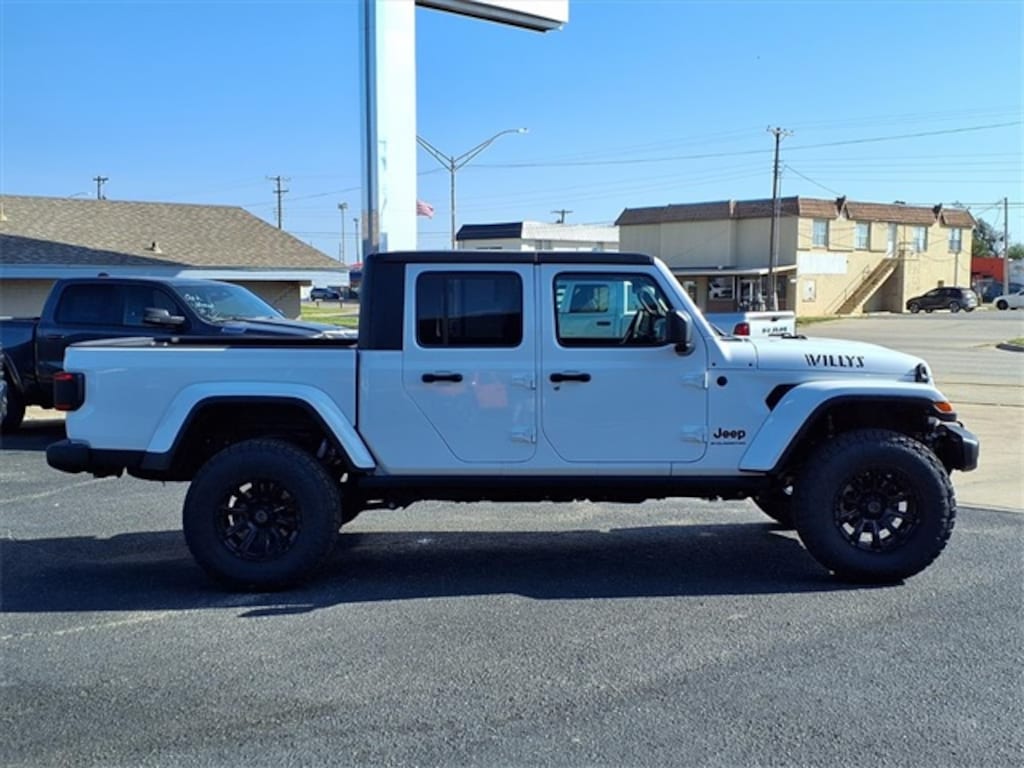 New 2025 Jeep Gladiator WILLYS 4X4 Pickup