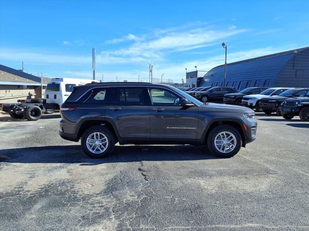 New 2025 Jeep Grand Cherokee LAREDO X 4X4 Sport Utility