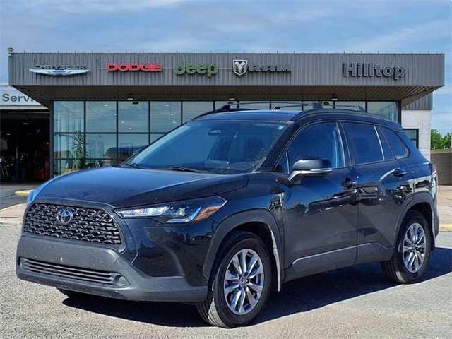 2024 Toyota Corolla Cross LE's photo