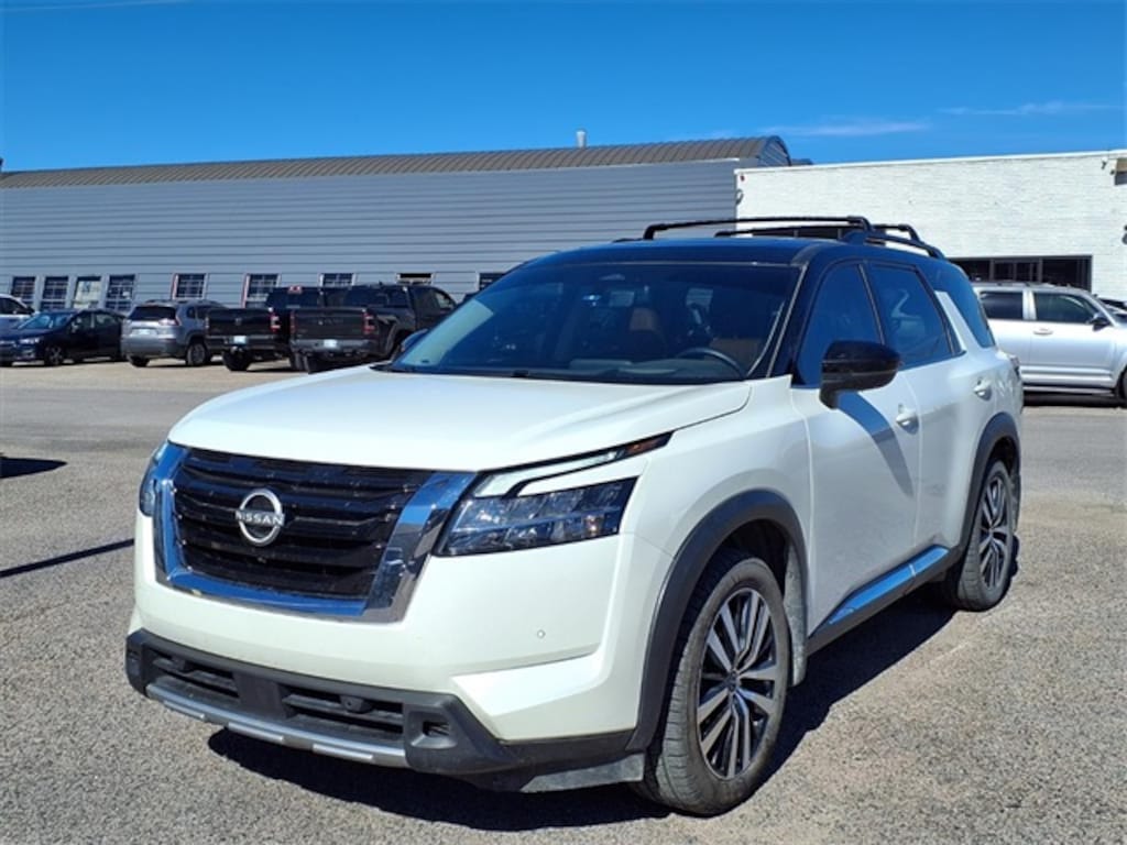 Used 2024 Nissan Pathfinder Platinum SUV