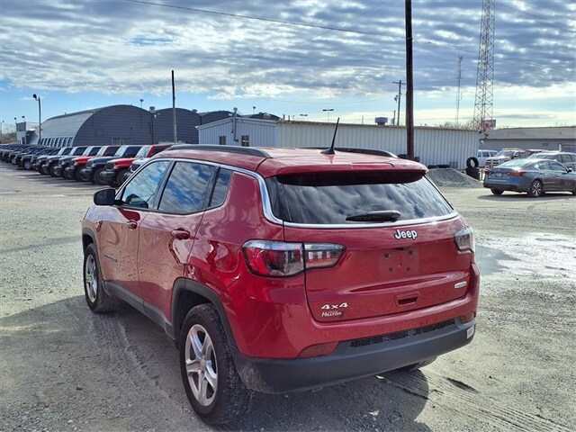 2024 Jeep Compass Latitude photo 2