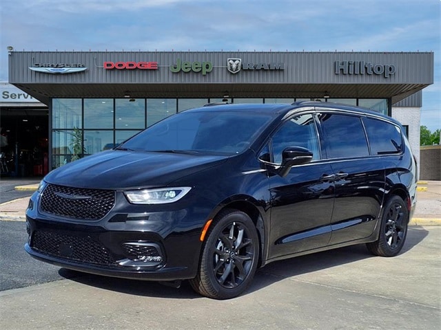 2026 Chrysler Pacifica Limited's photo