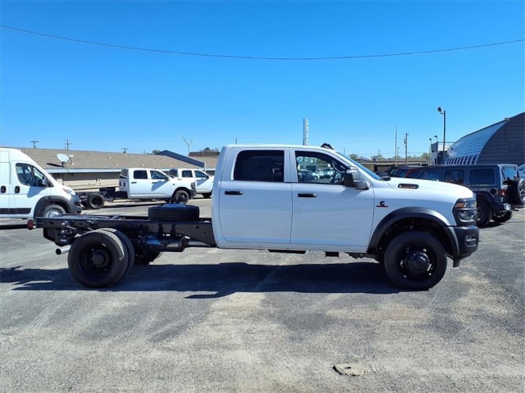 New 2026 Ram 5500 Chassis Cab TRADESMAN CREW 4X4 60' CA Pickup