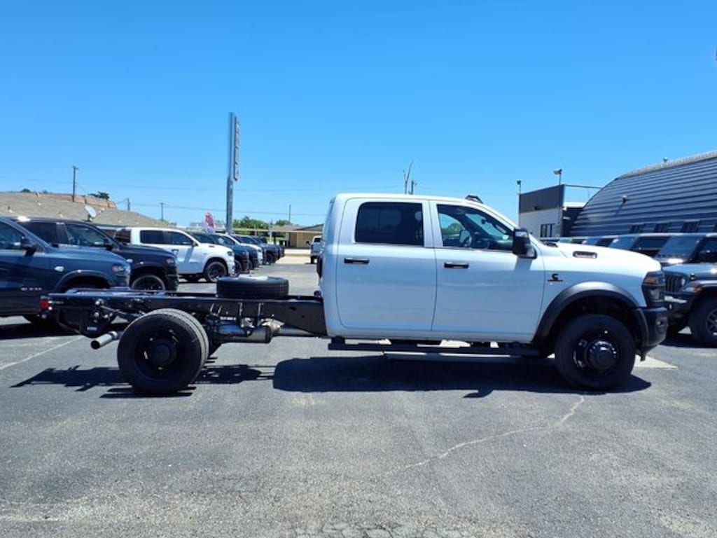 New 2026 Ram 5500 Chassis Cab TRADESMAN CREW 4X4 60' CA Pickup