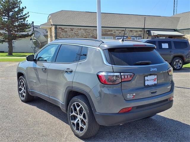 2024 Jeep Compass Latitude photo 3