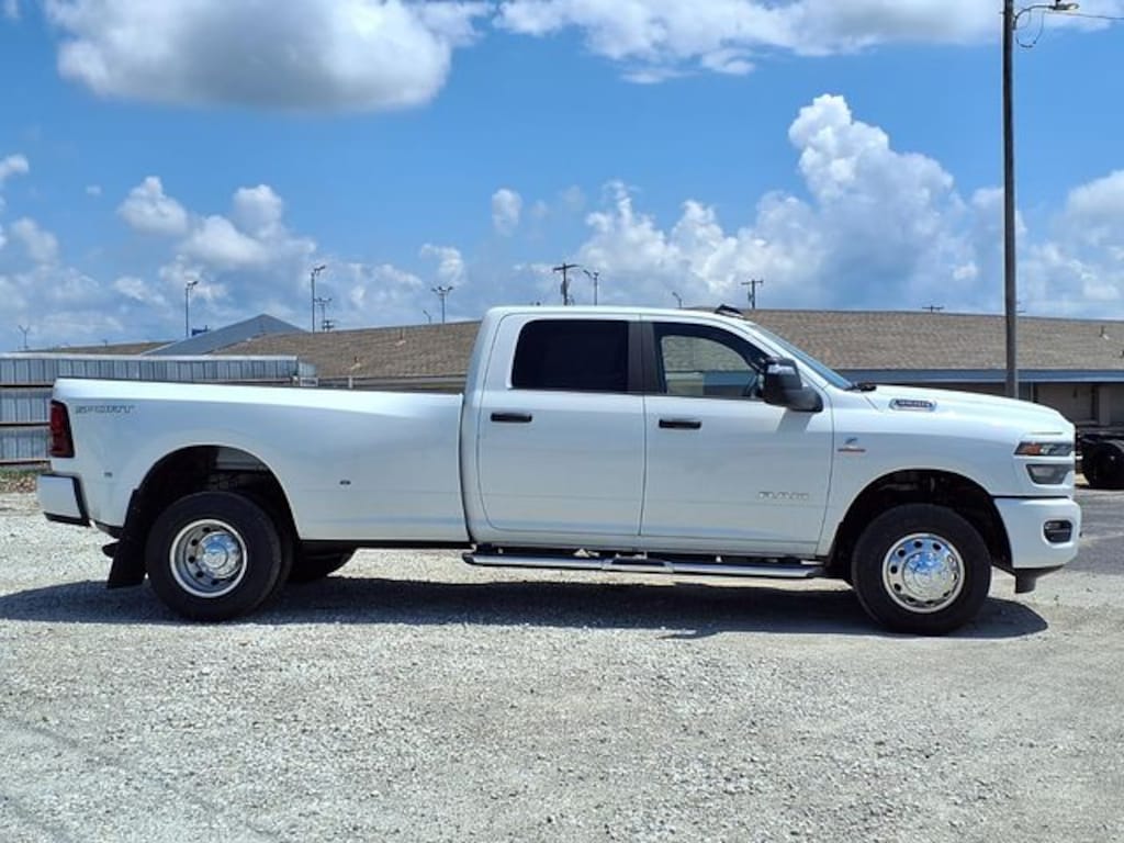 New 2026 Ram 3500 BIG HORN CREW CAB 4X4 8' BOX Pickup