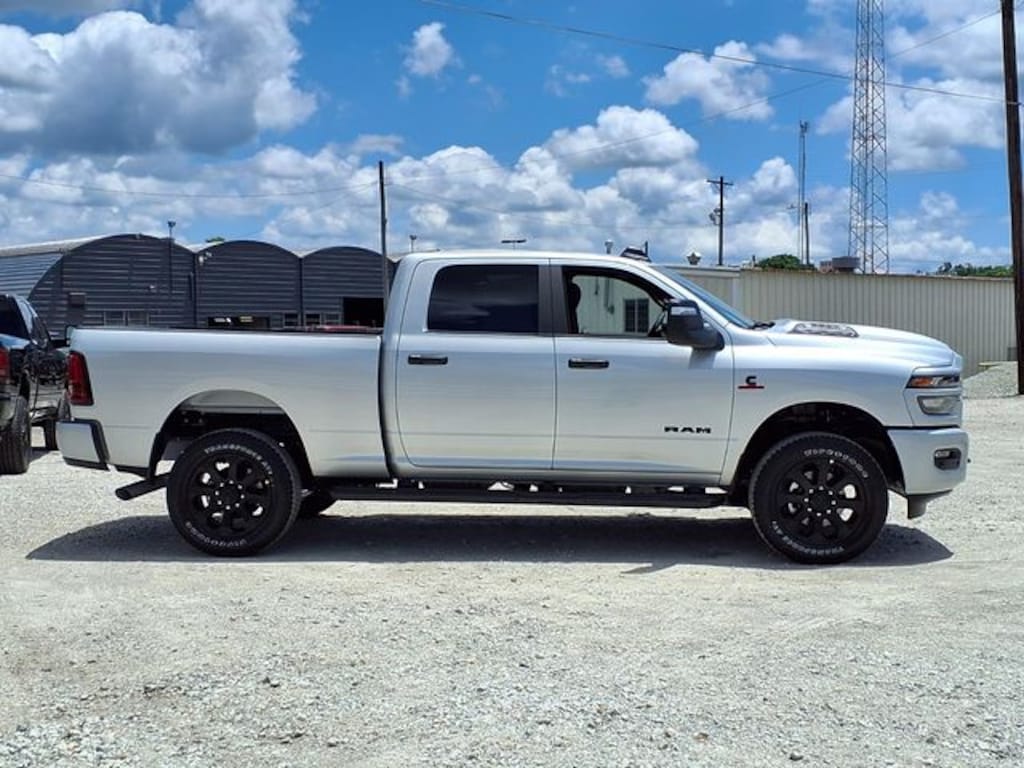 New 2026 Ram 2500 BIG HORN CREW CAB 4X4 6'4 BOX Pickup
