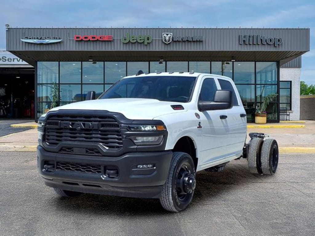 New 2026 Ram 3500 TRADESMAN CREW CAB CHASSIS 4X4 60' CA Pickup