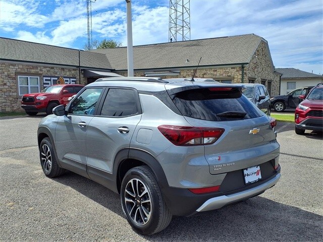 2025 Chevrolet Trailblazer LT photo 3